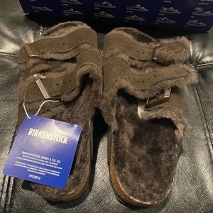 *NEVER WORN* Fuzzy Birkenstock Sandals